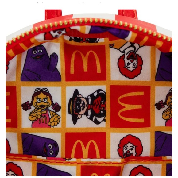 Lounge-fly & McDonalds Presents Ronald McDonald™ - Picture 12 of 15